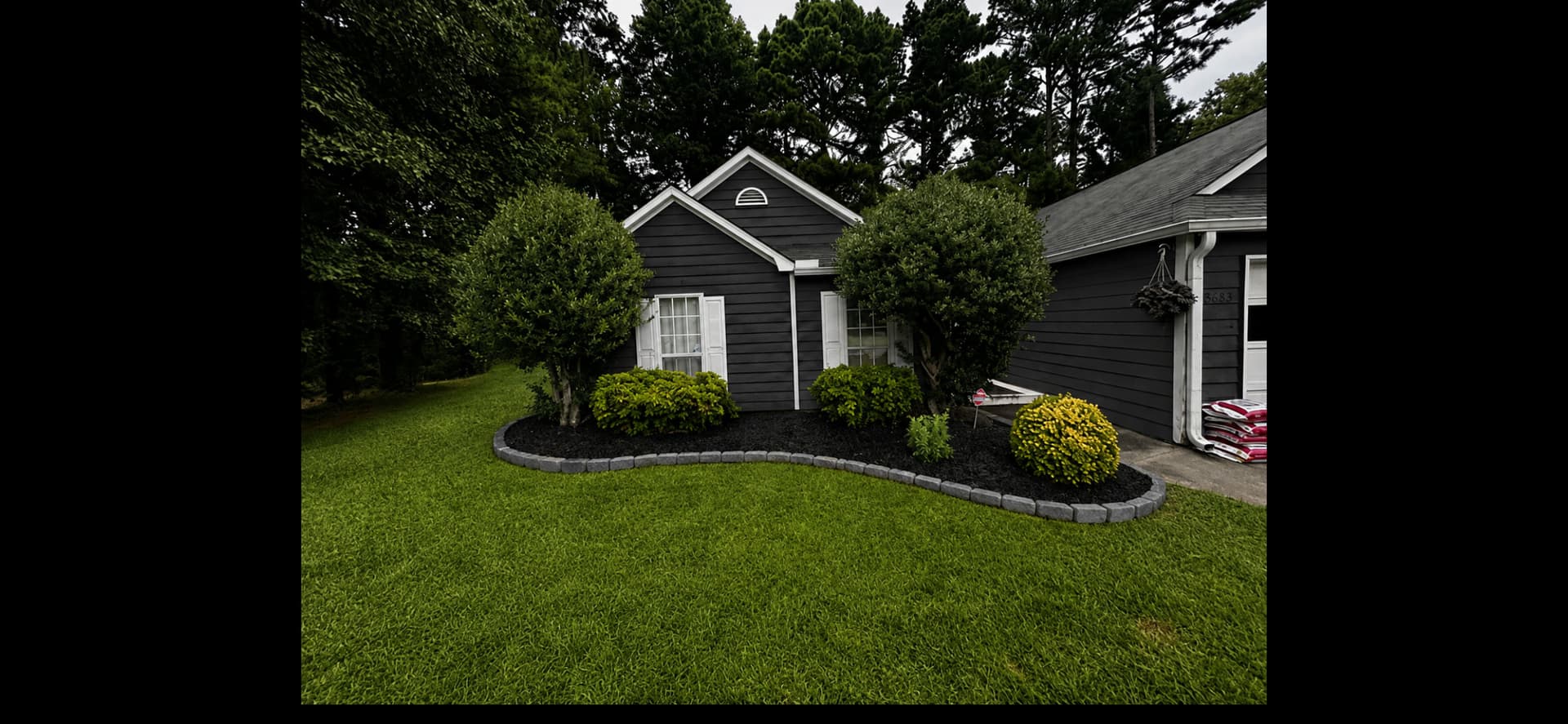 Mulch Bed With Stone Edging That Actually Holds Its Shape